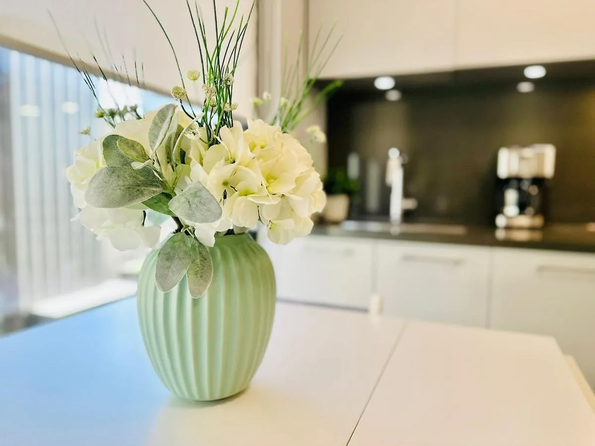 Condo In Yorkville - Newly Furnished Luxury Unit Toronto