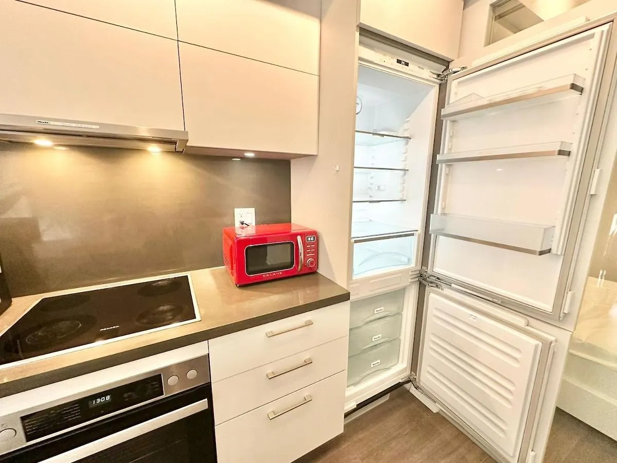 Apartment Condo In Yorkville - Newly Furnished Luxury Unit Toronto